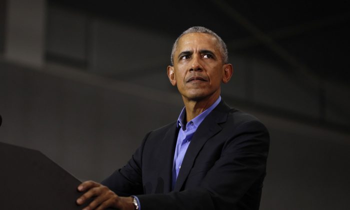 L'ancien président américain Barack Obama prend la parole lors d'un rassemblement à Detroit, au Michigan, le 26 octobre 2018. (Bill Pugliano/Getty Images)