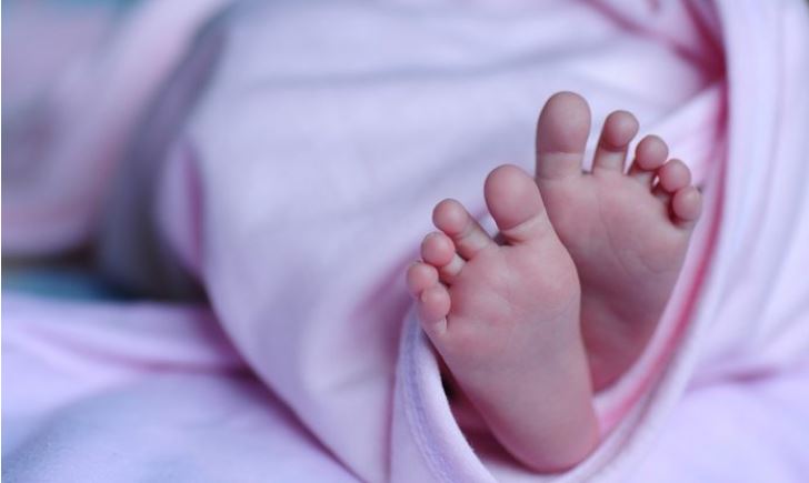 Une photo d'archives de pieds de bébé (Christiana Bella/Pixabay)