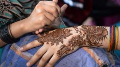 Une fillette de 7 ans «potentiellement marquée à vie» après qu’un tatouage au henné noir tourne en cloques