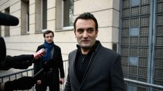 Le parquet ouvre une enquête contre Florian Philippot pour avoir décroché un drapeau européen