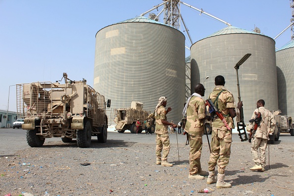 -Des silos à blé ont été touchés par des tirs dans la région d’Hodeïda au Yémen. Photo SALEH AL-OBEIDI / AFP / Getty Images.