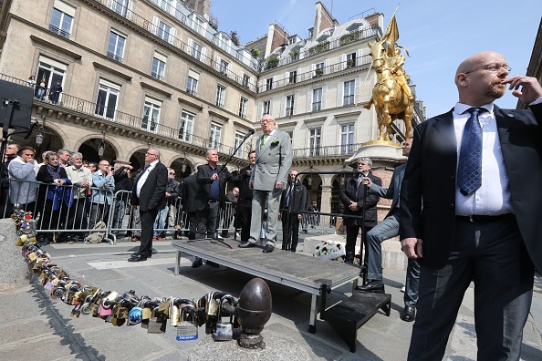 Jean-Marie Le Pen,  ancien président du Front national (FN), prononce un discours à la Place des Pyramides à Paris le 1er mai 2019 lors d'un rassemblement en l'honneur de Jeanne d'Arc.    (Photo : JACQUES DEMARTHON/AFP/Getty Images)