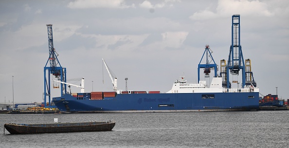 Le cargo saoudien Bahri Yanbu mouille dans le port du Havre. (Photo : BEN STANSALL/AFP/Getty Images)