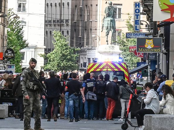 Attentat à la bombe présumé le long d'une rue piétonne au cœur de Lyon le 24 mai 2019.  (Photo : PHILIPPE DESMAZES/AFP/Getty Images)