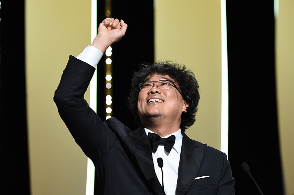 Le réalisateur Bong Joon-Ho réagit après avoir remporté la Palme d'Or de "Parasite" sur scène lors de la cérémonie de clôture du 72ème Festival de Cannes, le 25 mai 2019 à Cannes. (Photo : Pascal Le Segretain/Getty Images)
