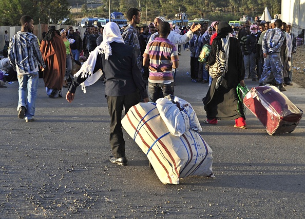 -Des immigrants éthiopiens revenant d'Arabie saoudite arrivent à l'aéroport international d'Addis Ababas Bole. Chaque année, des milliers d'Éthiopiens confrontés à de dures réalités économiques chez eux cherchent du travail au Moyen-Orient, mais beaucoup sont victimes d'abus, de bas salaires et de discriminations. Photo JENNY VAUGHAN / AFP / Getty Images.