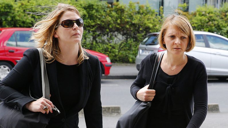 Rachel Lambert (d), l'épouse de Vincent Lambert, accompagnée de son avocate Sara Nourdin (g) à la Cour d'Appel de Reims le 9 juin 2016.
(FRANCOIS GUILLOT/AFP/Getty Images)