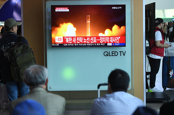 -Le 21 avril 2018, le dirigeant nord-coréen Kim Jong Un avait annoncé qu'il arrêterait les essais nucléaires et le lancement de missiles intercontinentaux, dans une annonce bien accueilli par le président américain Donald Trump à l’occasion d’un sommet très attendu entre les deux hommes. Photo de Jung Yeon-je / AFP / Getty Images.