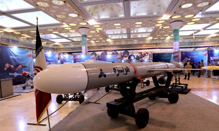 Hoveizeh, le nouveau missile de croisière iranien, présenté lors d'une exposition à Téhéran, capitale de l’Iran, le 2 février 2019. (Atta Kenare/AFP/Getty Images)
