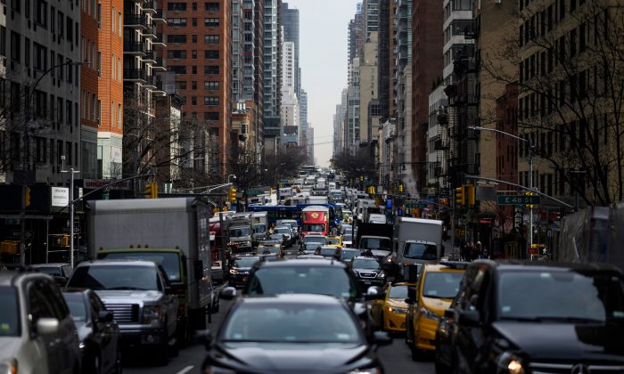 La circulation sur la 2e Avenue à New York, le matin du 15 mars 2019. (JOHANNES EISELE/AFP/Getty Images)
