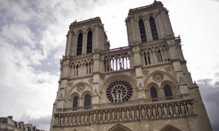 Certains pensent que l'harmonie s'est développée à la suite d'effets d'écho dans l'immense cathédrale Notre-Dame de Paris. (Bertrand Langlois/AFP/Getty Images)