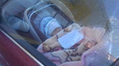 L’histoire d’un «bébé enfermé dans une voiture avec une note» redevient virale, mettant en évidence les dangers des voitures laissées au soleil