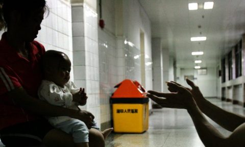 Une famille dans un hôpital en Chine (Chine Photos/Getty Images)