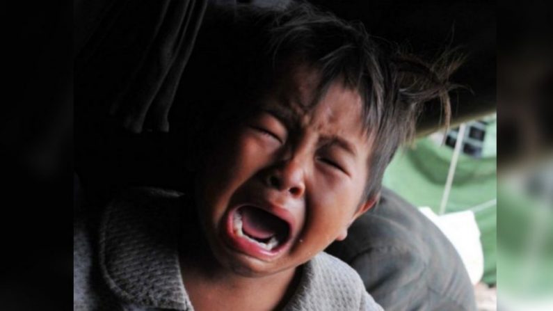 Un garçon qui pleure. (STR/AFP/Getty Images)