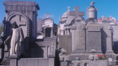 Profanation de 70 tombes dans un cimetière à Saint-Étienne : trois jeunes filles en garde à vue