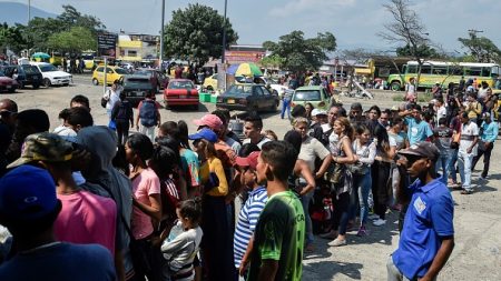 Maduro rouvre la frontière du Venezuela avec la Colombie