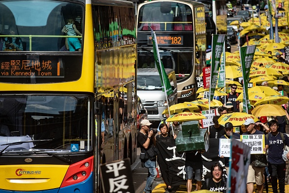 -Des militants démocrates se rendent à Hong Kong le 26 mai 2019 pour commémorer la répression du 4 juin 1989 sur la place Tiananmen à Beijing. Photo de Philip FONG / AFP / Getty Images.