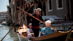 A Venise, des « gondolières » vous apprennent à ramer