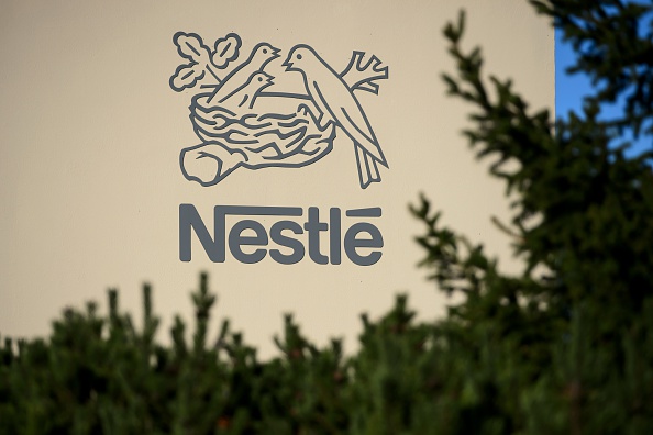 -Le 9 octobre 2014, le Centre de recherche du groupe, situé à Vers-chez-les-Blanc, au-dessus de Lausanne, avait présenté le logo de Nestlé, le plus grand groupe agroalimentaire au monde. Photo FABRICE COFFRINI / AFP / Getty Images.