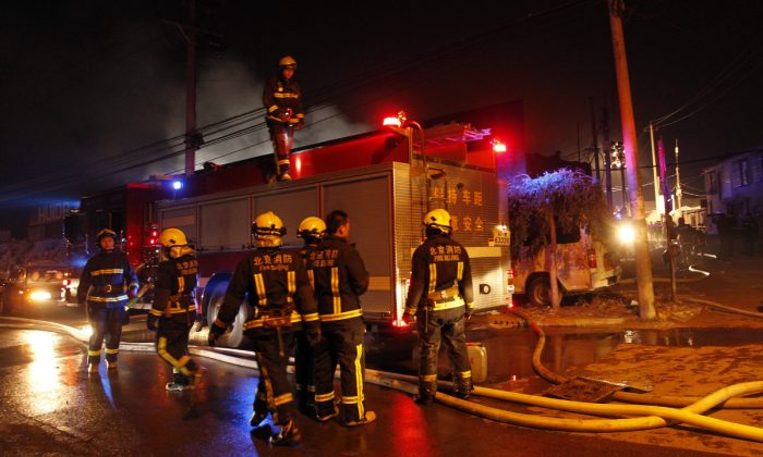 Pompiers à Pékin. (STR/AFP/Getty Images)