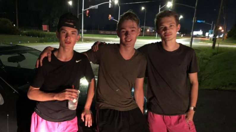 Une course nocturne au restaurant de beignets s'est transformée en sauvetage routier pour trois adolescents près de Niagara Falls au Canada. (Dan Morrison via CNN)
