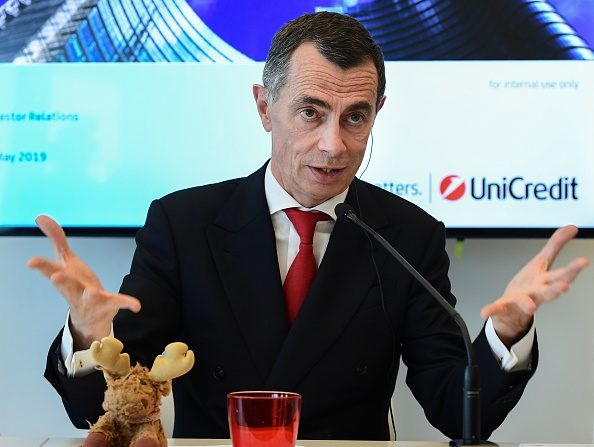 Jean-Pierre Mustier, PDG du groupe bancaire italien Unicredit, s'exprime lors de la présentation des résultats du groupe pour le premier trimestre 2019 le 9 mai 2019 à Milan.  (Photo : MIGUEL MEDINA/AFP/Getty Images)