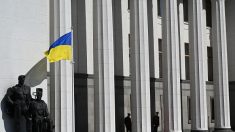Législatives en Ukraine : la victoire annoncée de Zelensky promet de rajeunir le Parlement