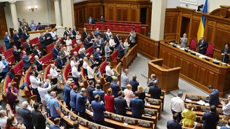 Jeunes, novices, les futurs députés ukrainiens espèrent « changer ce qui va mal »