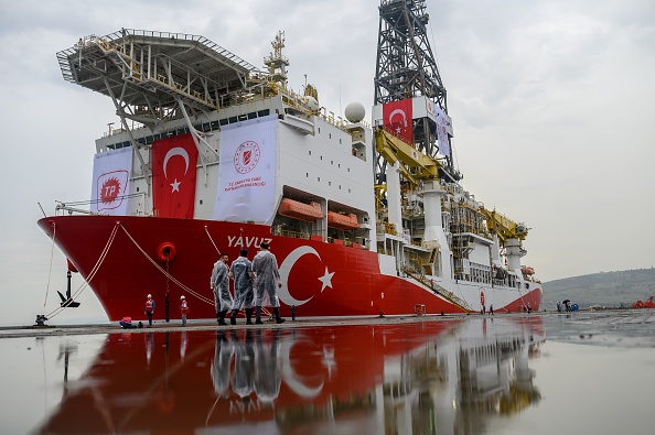 -La Turquie a envoyé un nouveau navire le 20 juin à la recherche de pétrole et de gaz au large de Chypre, ce qui risque d'intensifier les tensions après que l'UE a appelé Ankara à mettre fin à ses "activités de forage illégales". Photo de BULENT KILIC / AFP / Getty Images.