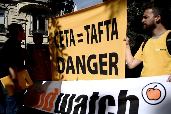 Manifestation contre l'Accord économique et commercial global (CETA) à Paris le 16 juillet 2019.  (Photo : PHILIPPE LOPEZ/AFP/Getty Images)