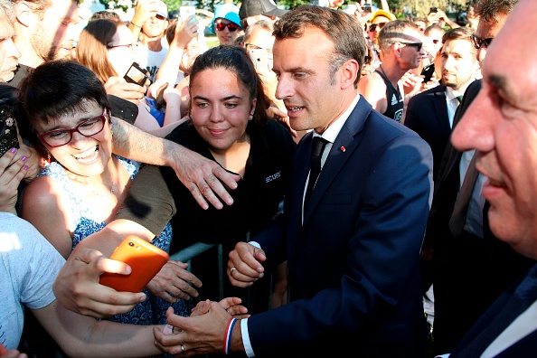 Le président Emmanuel Macron lors du 100e anniversaire du maillot jaune du Tour de France dans les Hautes-Pyrénées. (Photo : BOB EDME/AFP/Getty Images)