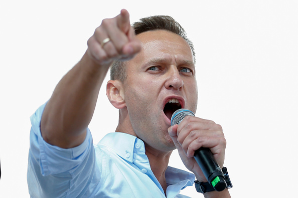 Le chef de l'opposition russe Alexei Navalny s'adresse aux manifestants lors d'un rassemblement pour soutenir des candidats de l'opposition et des candidats indépendants après que les autorités ont refusé de les enregistrer pour les élections de septembre à la Douma de la ville de Moscou, 20 juillet 2019. (Photo : MAXIM ZMEYEV/AFP/Getty Images)