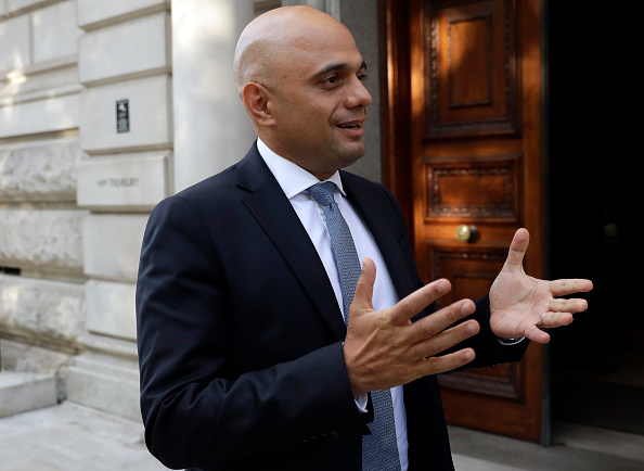 Le nouveau chancelier de l'Échiquier britannique Sajid Javid arrive au Trésor le 24 juillet 2019 à Londres. (Photo : Matt Dunham - WPA Pool/Getty Images)