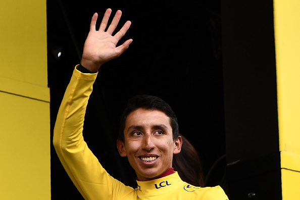 -Le Colombien Egan Bernal célèbre le maillot jaune sur le podium de la vingtième étape de la 106e édition de la course cycliste du Tour de France entre Albertville et Val Thorens, le 27 juillet 2019. Photo Anne-Christine POUJOULAT / AFP / Getty Images.