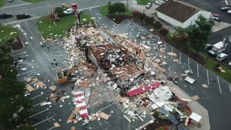Une explosion de gaz a vraisemblablement détruit un KFC en Caroline du Nord, le 11 juillet 2019. (WGHP via CNN) 