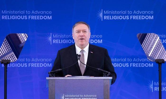Le secrétaire d'État Mike Pompeo prononce un discours liminaire lors de la conférence ministérielle visant à promouvoir la liberté religieuse à Washington DC, le 18 juillet 2019. (Lynn Lin/Epoch Times)