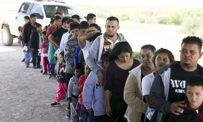 États-Unis: les démocrates utilisent des photos de l'ère Obama pour dénoncer les «traitements inhumains» des migrants par l’administration Trump