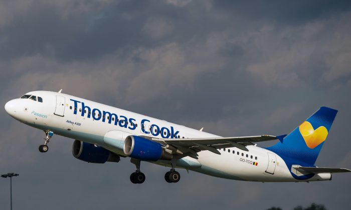 Un Airbus A320 de Thomas Cook décolle de l’aéroport de Lille-Lesquin, dans le nord de la France. (Philippe Hugeun/AFP/Getty Images)