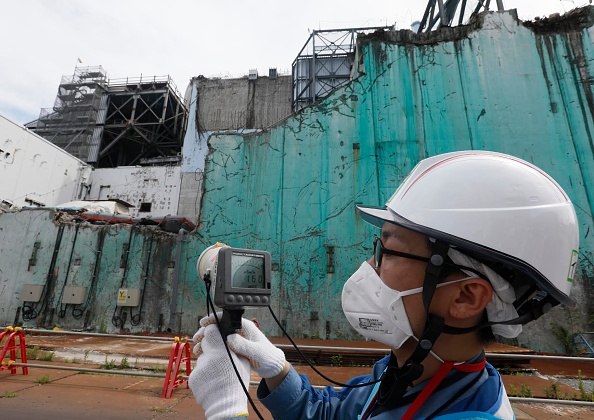La catastrophe nucléaire de Fukushima a été déclenchée par un tremblement de terre massif et le tsunami qui a suivi en mars 2011, qui a détruit les systèmes de refroidissement de la centrale sur la côte nord-est du Japon, provoquant la fusion des réacteurs et des fuites de rayonnement.     (Photo : KIMIMASA MAYAMA/AFP/Getty Images)