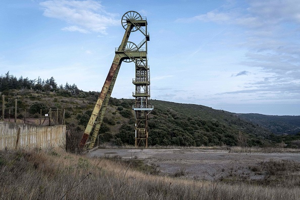 La ville de Salsigne, dans le sud-ouest de la France, abritait autrefois la plus grande mine d'or d'Europe et la plus grande mine d'arsenic au monde.  (Photo :  ERIC CABANIS/AFP/Getty Images)