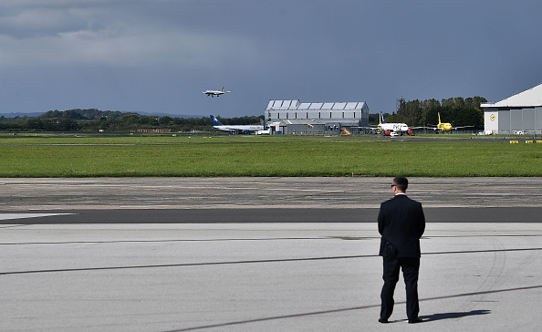 -Illustration- Irlande : vols suspendus à l'aéroport de Shannon après l'incendie d'un avion. Les équipes de l'aéroport sont actuellement au travail pour retirer l'avion de la piste. Photo de Charles McQuillan / Getty Images.