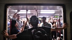 Hong Kong: Les manifestants prodémocratie sèment le chaos dans les transports en commun