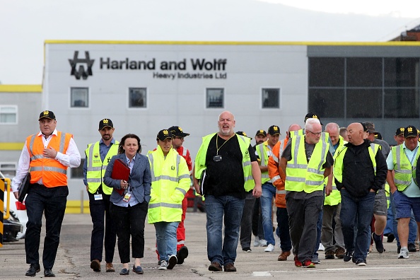 Le chantier naval de Belfast "Harland and Wolff " qui faisait travailler plus de 30.000 personnes au début du XXe siècle, ne compte plus aujourd'hui qu'environ 130 employés.(Photo :  PAUL FAITH/AFP/Getty Images)