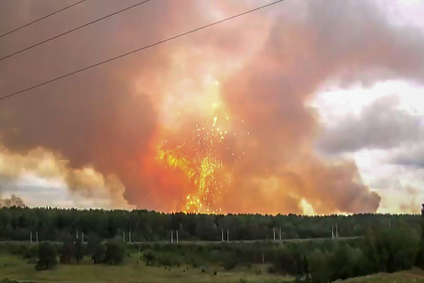  Explosions dans un dépôt de munitions près de la ville d'Achinsk dans la région de Krasnoyarsk.   (Photo : -/AFP/Getty Images)