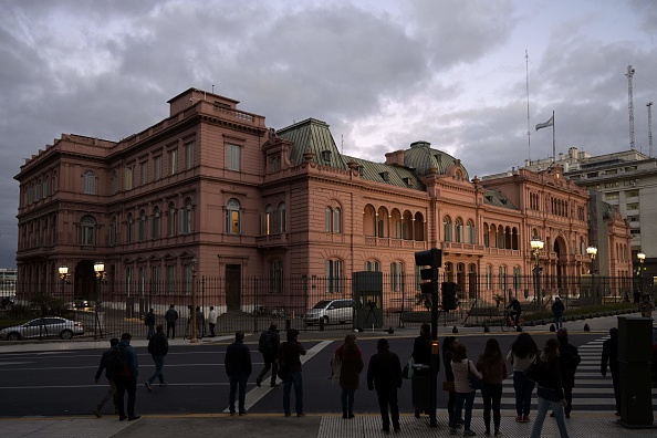 Le palais présidentiel argentin Casa Rosada, à Buenos Aires, le 12 août 2019, un jour après les élections primaires. (Photo : JUAN MABROMATA/AFP/Getty Images)