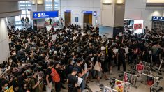 Manifestations à Hong Kong: deuxième journée de chaos à l’aéroport