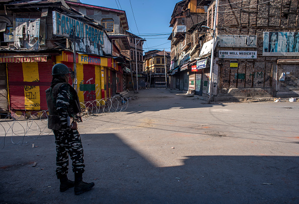 Les tensions demeurent vives à Srinagar, capitale d'été de Cachemire, depuis le 5 août, date à laquelle l'Inde a révoqué l'autonomie constitutionnelle de la partie du Cachemire qu'elle contrôle. (Photo : Yawar Nazir/ Getty Images)
