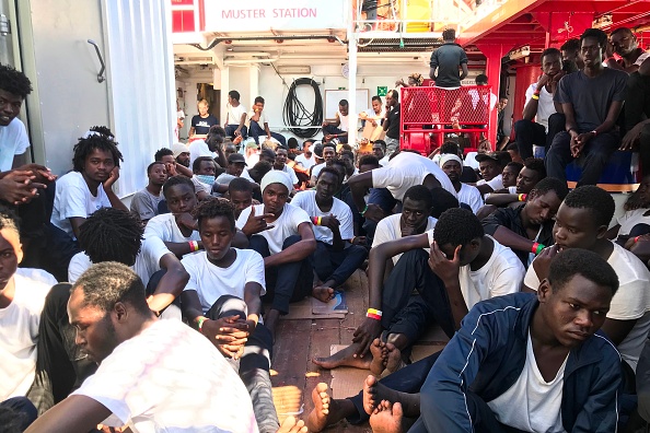 Migrants à bord du navire de sauvetage " Ocean Viking ". (Photo :  ANNE CHAON/AFP/Getty Images)