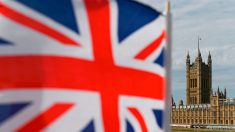 Brexit: Johnson remporte une première manche judiciaire et met en garde les députés