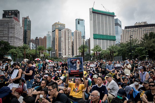Des manifestants antigouvernementaux participent à un rassemblement à Victoria Park le 18 août 2019 à Hong Kong. (Photo : Chris McGrath/Getty Images)